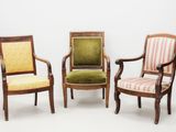 trois chaises en bois avec assise rembourrée, rembourrée, rembourrée, rembourrée, rembourrée, rembourrée, rembourrée, rembourrée