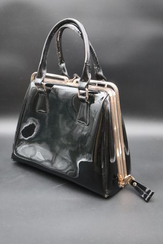 Sac box verni (usure à la poignée)