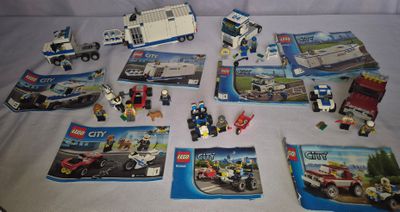 a lot of legos that are sitting on a table