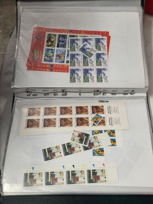 1 Classeur avec des timbres de France en Frs et en Euros - V…