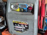 une photo d'un petit compresseur d'air portable dans un garage