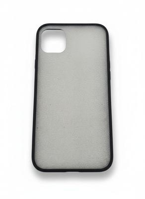 l'arrière d'une coque d'iPhone noire et blanche posée sur une surface blanche