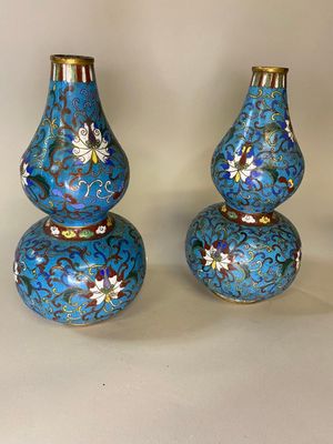 Chine, vers 1900 Paire de vases de forme double gourde, en é…