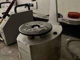 a machine that is sitting on the floor in a room