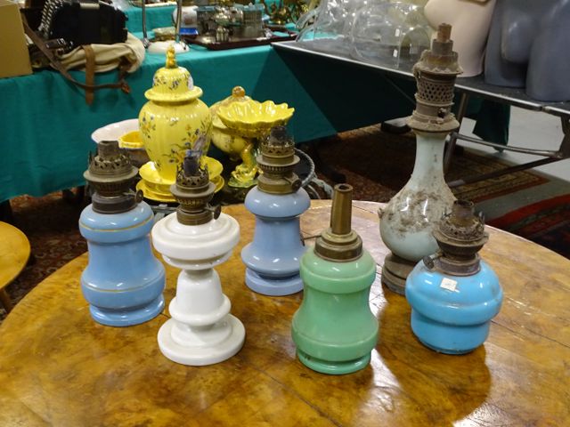 Lot de 6 lampes à pétrole en opaline