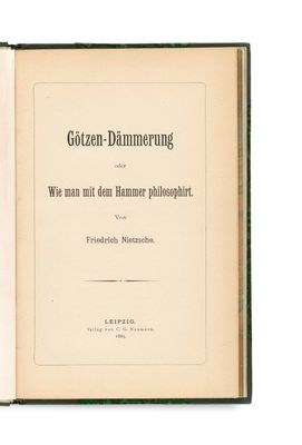 un livre ouvert avec un texte en allemand sur fond blanc