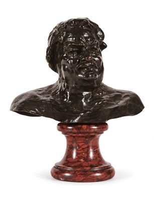 un buste en bronze représentant un homme, posé sur un socle