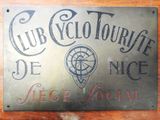 a metal sign that says club tourette de nice nice vocal