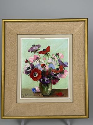peinture représentant un vase de fleurs posé sur une table, sur fond vert