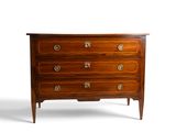 une image d'une commode sur fond blanc