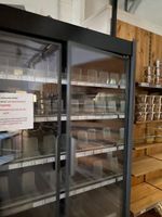 Une grande vitrine réfrigérée COSTAN en métal, à 6 portes, à… (photo 2)