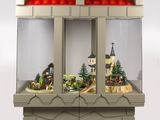 un petit bâtiment avec un toit rouge et un toit rouge