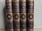 un ensemble de cinq livres anciens reliés en cuir, avec des bordures dorées