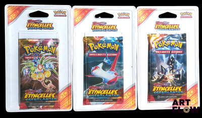 Trois paquets de cartes à collectionner Pokémon sont présentés sur un fond noir