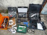 a lot of tools sitting on the ground next to each other