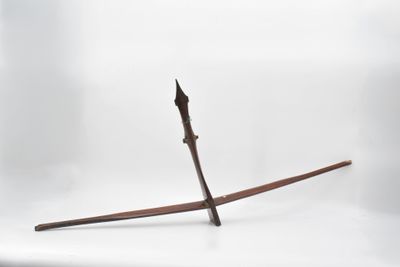 Elégante arbalète montagnarde sculptée, l'arme est équilibré…