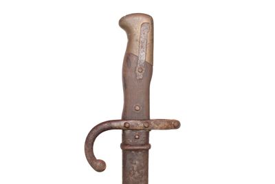 une image représentant un couteau d'aspect très ancien sur fond blanc
