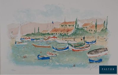 many boats that are in the water by the shore