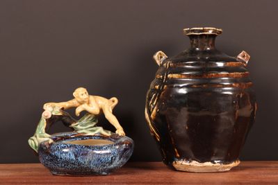 two vases that are sitting on a table