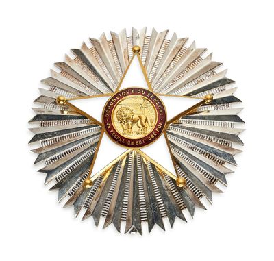 une image représentant une étoile en métal sur laquelle est apposée une médaille d'or