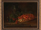 tableau représentant une corbeille de fraises posée sur une table, avec une bouteille de vin en arrière-plan