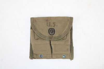 an image of a small pouch with a button on it