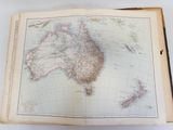 un vieux livre sur lequel figure une carte de l'Australie