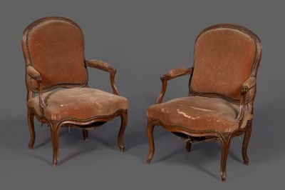 paire de fauteuils français du XIXe siècle à assise rembourrée