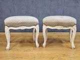 paire de tabourets anciens de style français avec assises rembourrées
