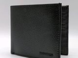 portefeuille en cuir noir sur fond blanc