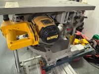 scie orientable DEWALT sur support BOSCH (photo 2)