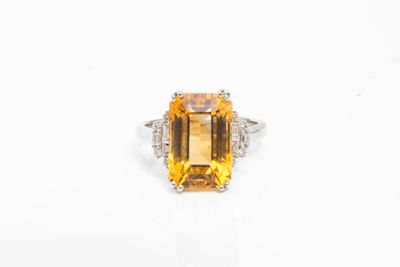 Bague en saphir jaune et diamant