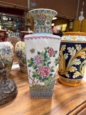 several vases are sitting on a table in a store