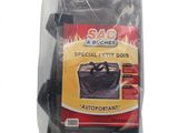 le sac est rempli de plastique noir et comporte une poignée noire