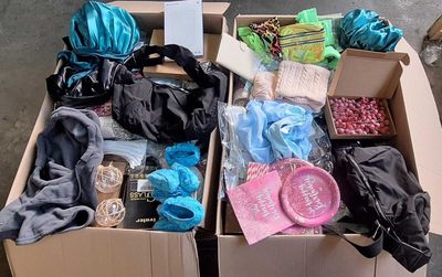 10190-51 / 1 palette de 122 kg de mix (cagoules polaires, décorations,