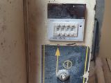an old machine that is sitting in a room