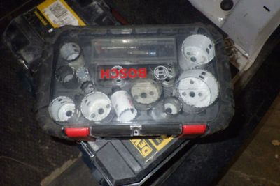 une boîte à outils qui contient tout un tas d'outils