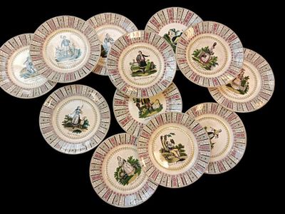 CREIL, suite de 12 assiettes à dessert à décor imprimé des t…