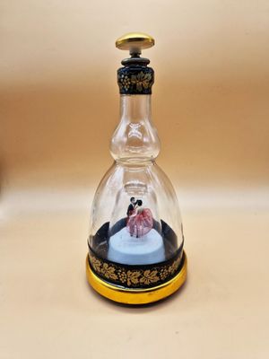 MUSIQUE / Flacon à liqueur des Années 50 avec boite à musiqu…