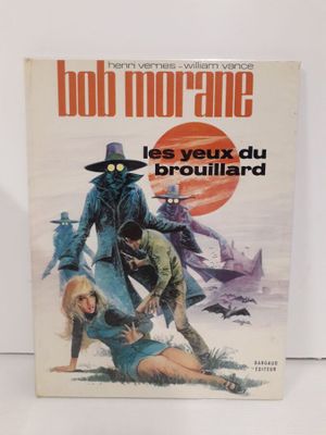 la couverture d'un livre sur laquelle figure l'image d'un homme coiffé d'un chapeau et d'une femme allongée par terre