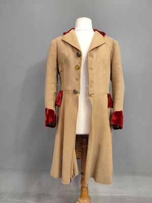 une image d'un manteau sur un mannequin mannequin mannequin mannequin mannequin mannequin mannequin mannequin mann