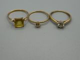 trois bagues en or et diamants