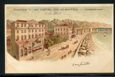 une photo d'une carte postale représentant un hôtel au bord de la mer