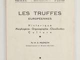 un vieux livre avec un titre en noir et blanc