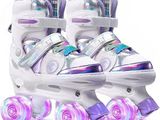 une paire de patins à roulettes blancs avec des roues violettes sur fond blanc