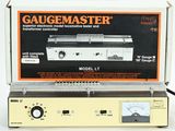 un ancien modèle de Gaugemaster dont le boîtier est ouvert