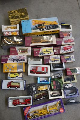 Ensemble de 36 véhicules taille réduite dont Grue mobile Lie… - Photo 1