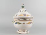 a chinese porcelain tureeny dish and cover, 20th century