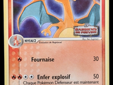 une image représentant une carte Pokémon sur laquelle figure un dragon