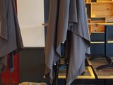 trois parapluies exposés dans une pièce